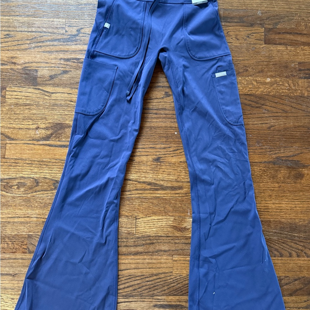 FIGS Flare Scrubleggings Navy Size Small – NWT
